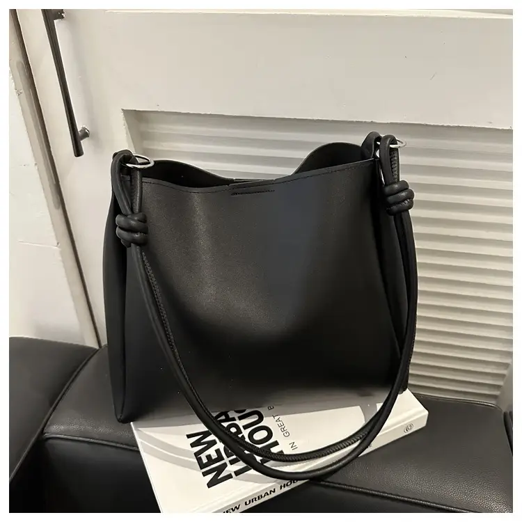 Black Retro Shoulder Bag with Knot Handle 2023 — feature 21