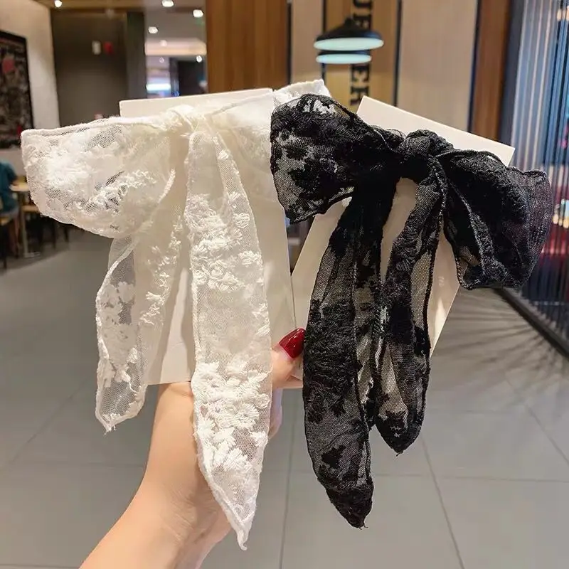Lace Bow Hairpin with Embroidered Rubber Band — feature 10