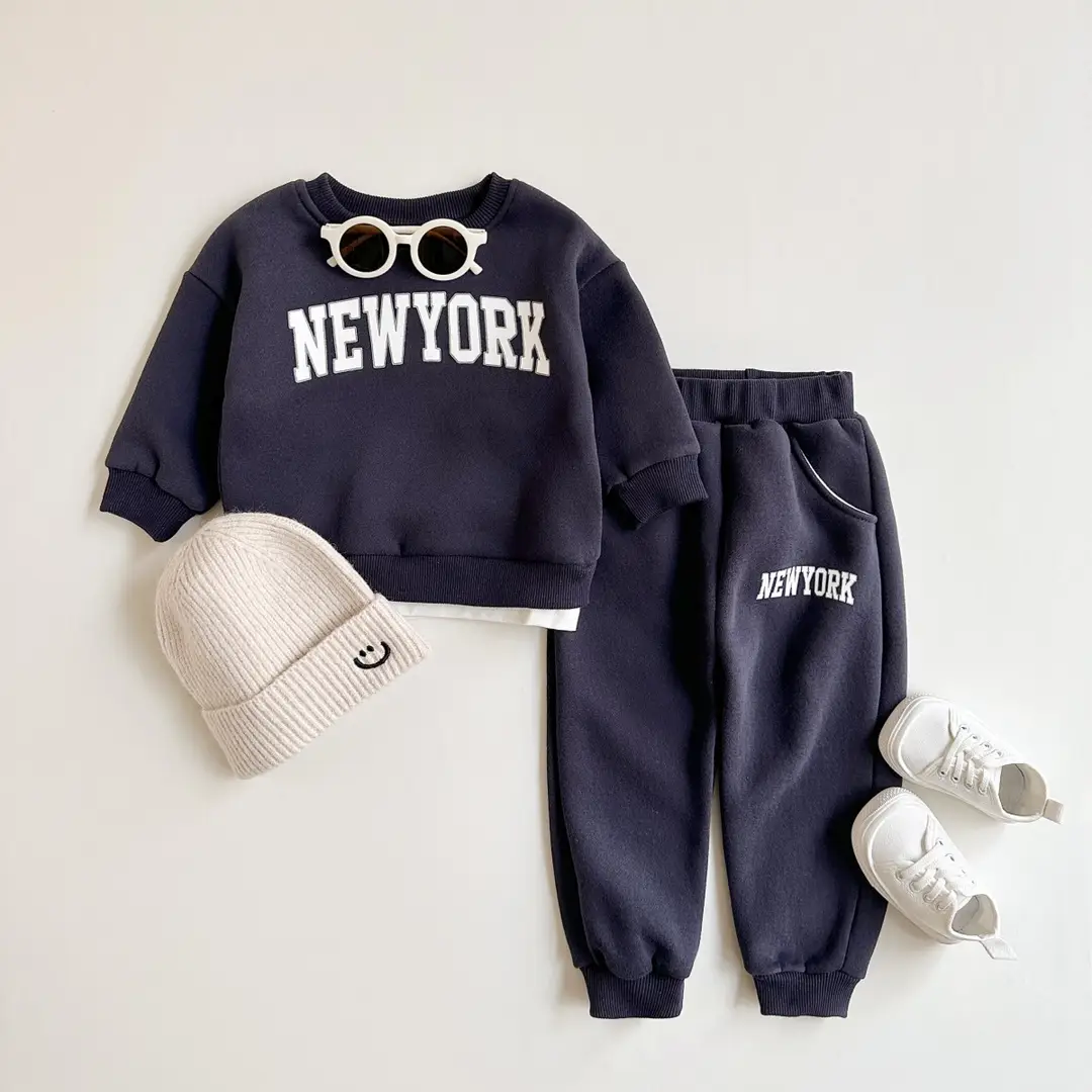 Two-Piece Set of Baby Boy Letter Printed Fake Two-Piece Long-Sleeved Sweatshirt Plus Sports Trousers Fleece Thick Autumn and Winter Suit — feature 12