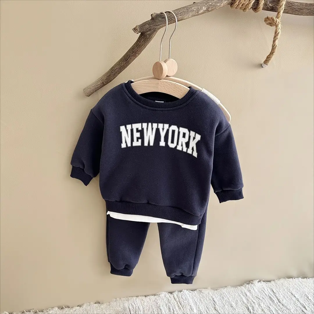 Two-Piece Set of Baby Boy Letter Printed Fake Two-Piece Long-Sleeved Sweatshirt Plus Sports Trousers Fleece Thick Autumn and Winter Suit — feature 15