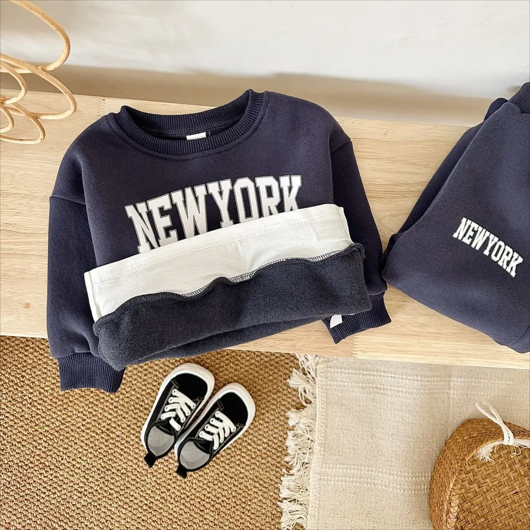 Two-Piece Set of Baby Boy Letter Printed Fake Two-Piece Long-Sleeved Sweatshirt Plus Sports Trousers Fleece Thick Autumn and Winter Suit — feature 16