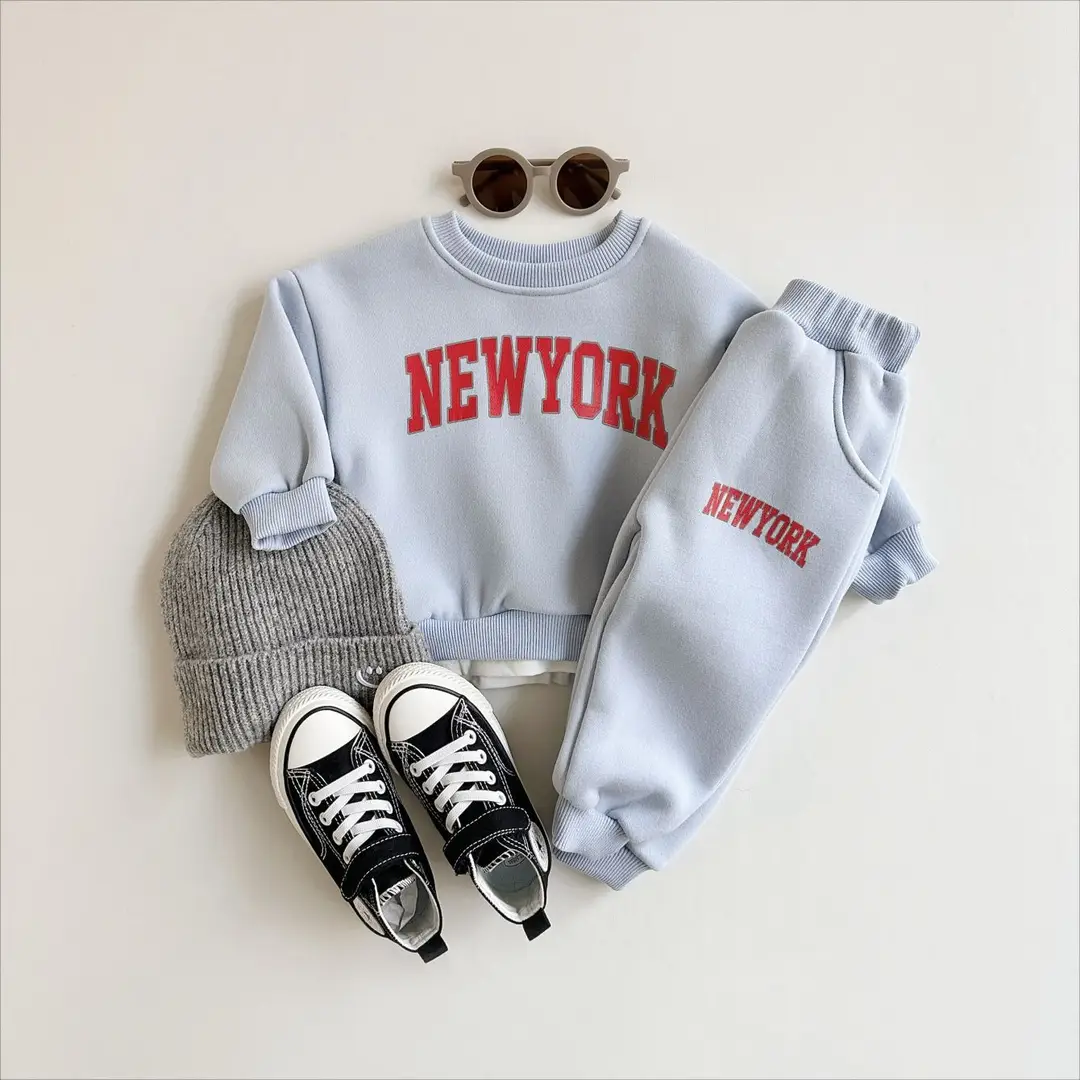 Two-Piece Set of Baby Boy Letter Printed Fake Two-Piece Long-Sleeved Sweatshirt Plus Sports Trousers Fleece Thick Autumn and Winter Suit — feature 4
