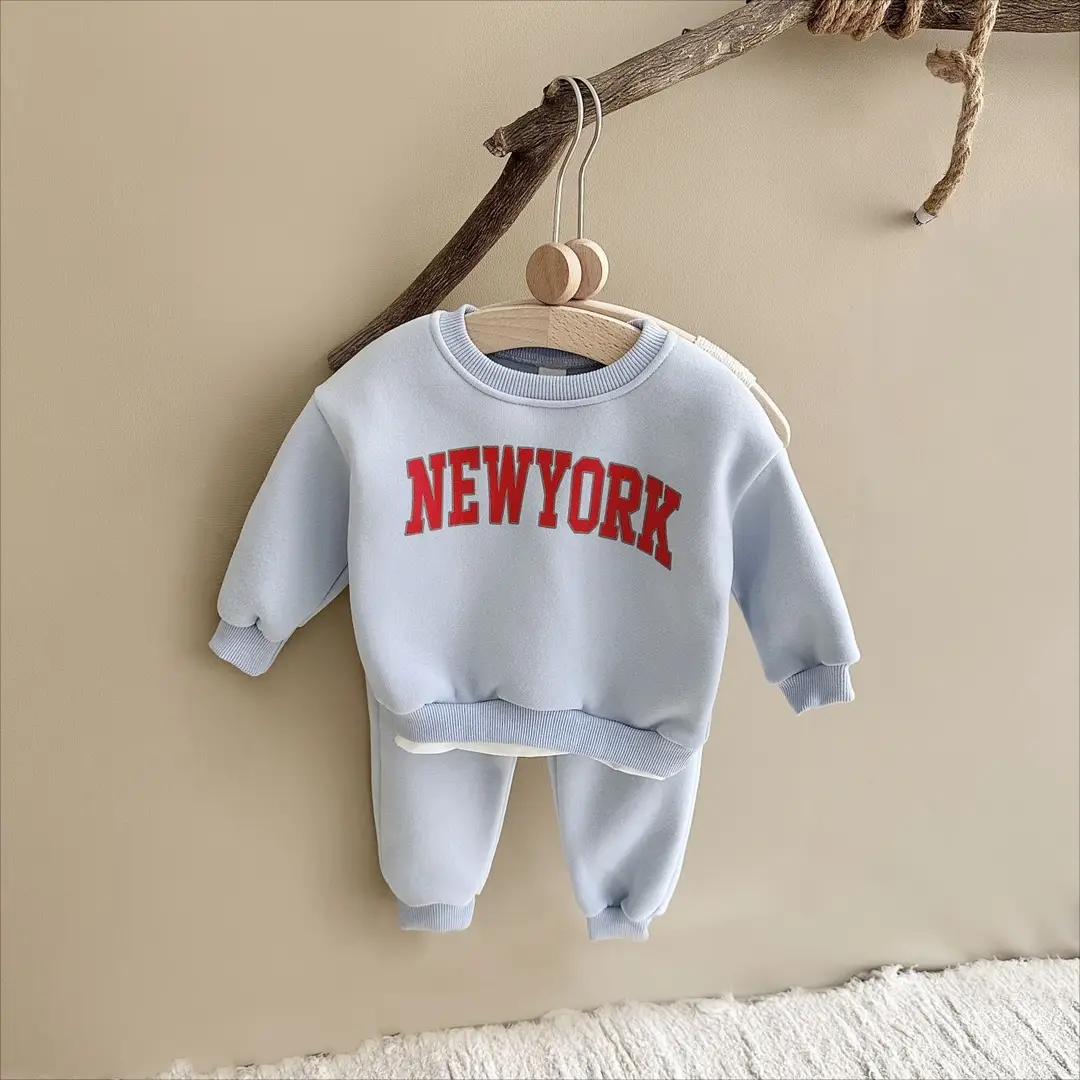 Two-Piece Set of Baby Boy Letter Printed Fake Two-Piece Long-Sleeved Sweatshirt Plus Sports Trousers Fleece Thick Autumn and Winter Suit — feature 5