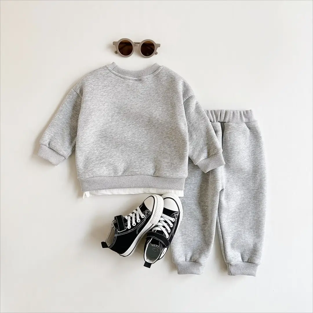 Two-Piece Set of Baby Boy Letter Printed Fake Two-Piece Long-Sleeved Sweatshirt Plus Sports Trousers Fleece Thick Autumn and Winter Suit — feature 8