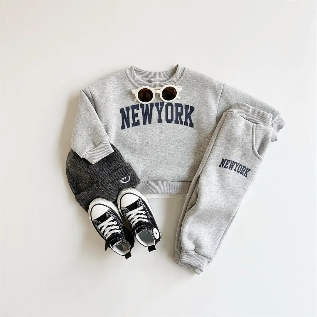 Two-Piece Set of Baby Boy Letter Printed Fake Two-Piece Long-Sleeved Sweatshirt Plus Sports Trousers Fleece Thick Autumn and Winter Suit — feature 9