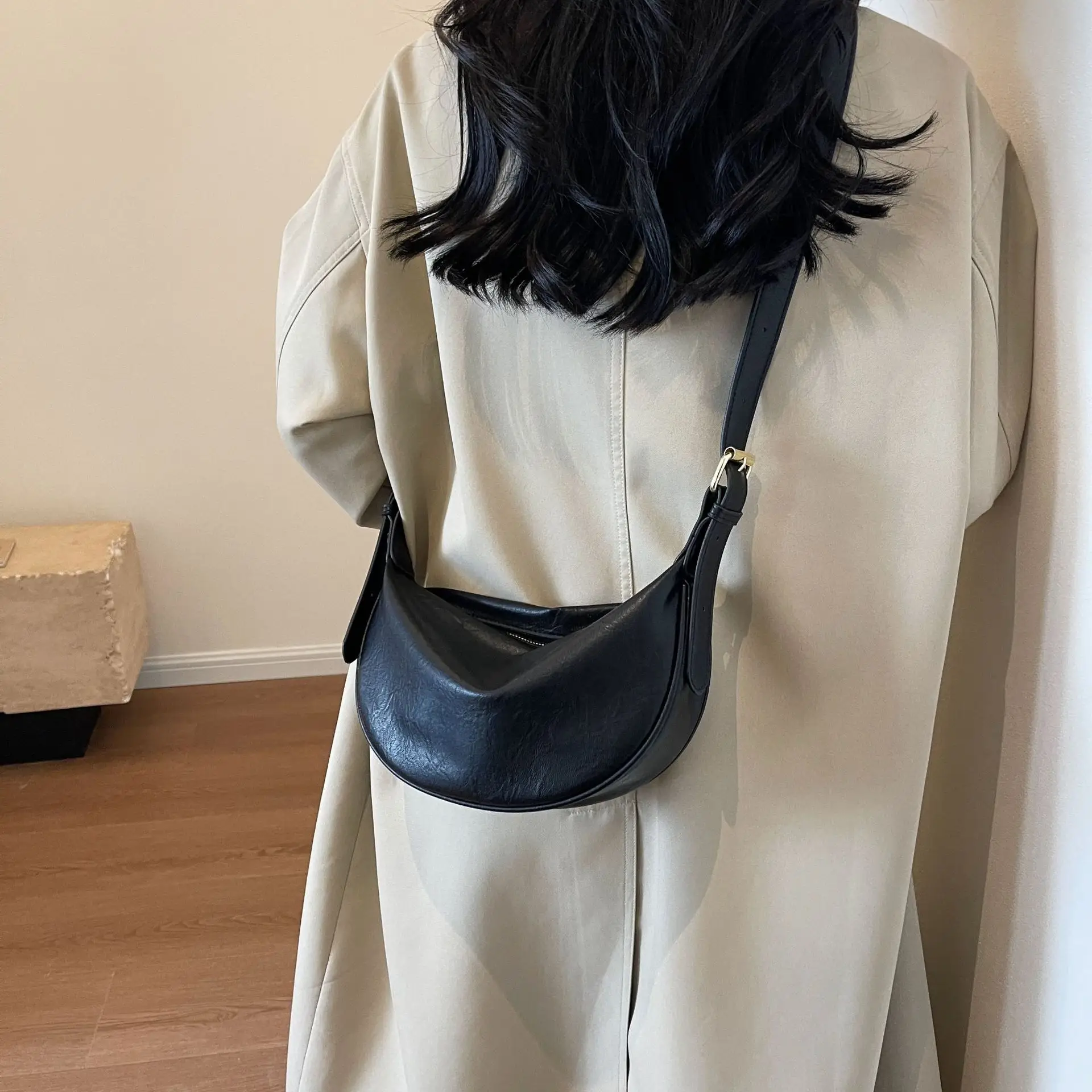 Women's Retro Shoulder Messenger Bag Brown Leather 2023 - Image 4