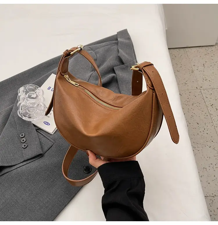 Women's Retro Shoulder Messenger Bag Brown Leather 2023 — feature 17