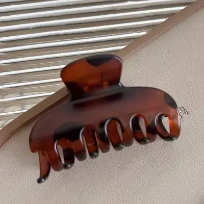 Oversized Plastic Hair Catcher with Shark Design - Image 18
