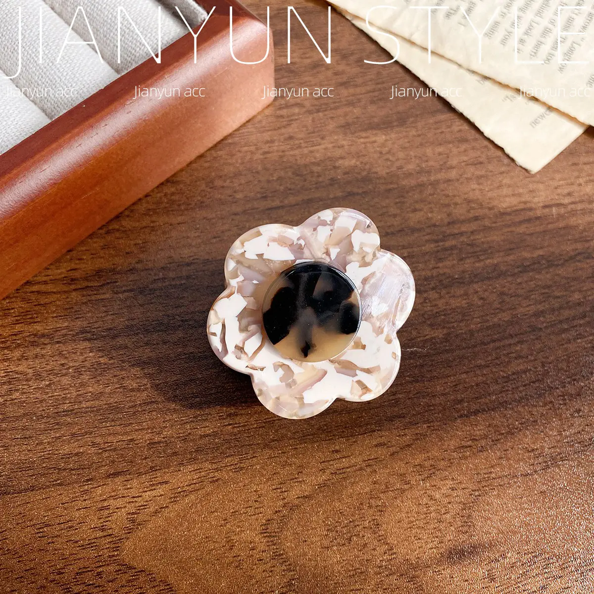 Sweet Acrylic Daisy Hairpin for Women - Image 4