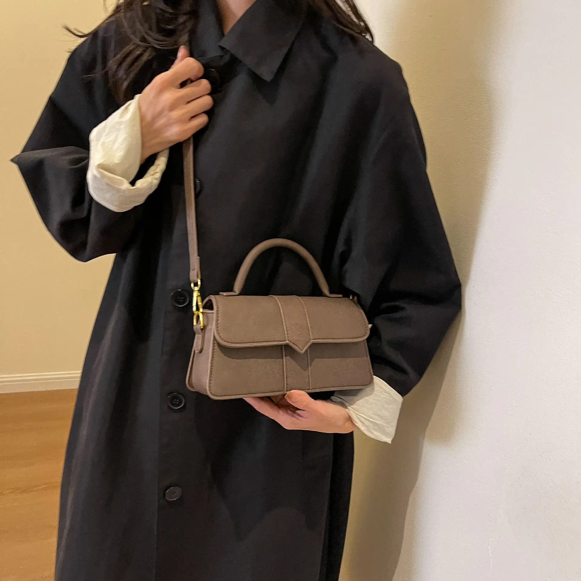 Women's Brown Leather Shoulder Crossbody Bag with Gold Chain - Image 4