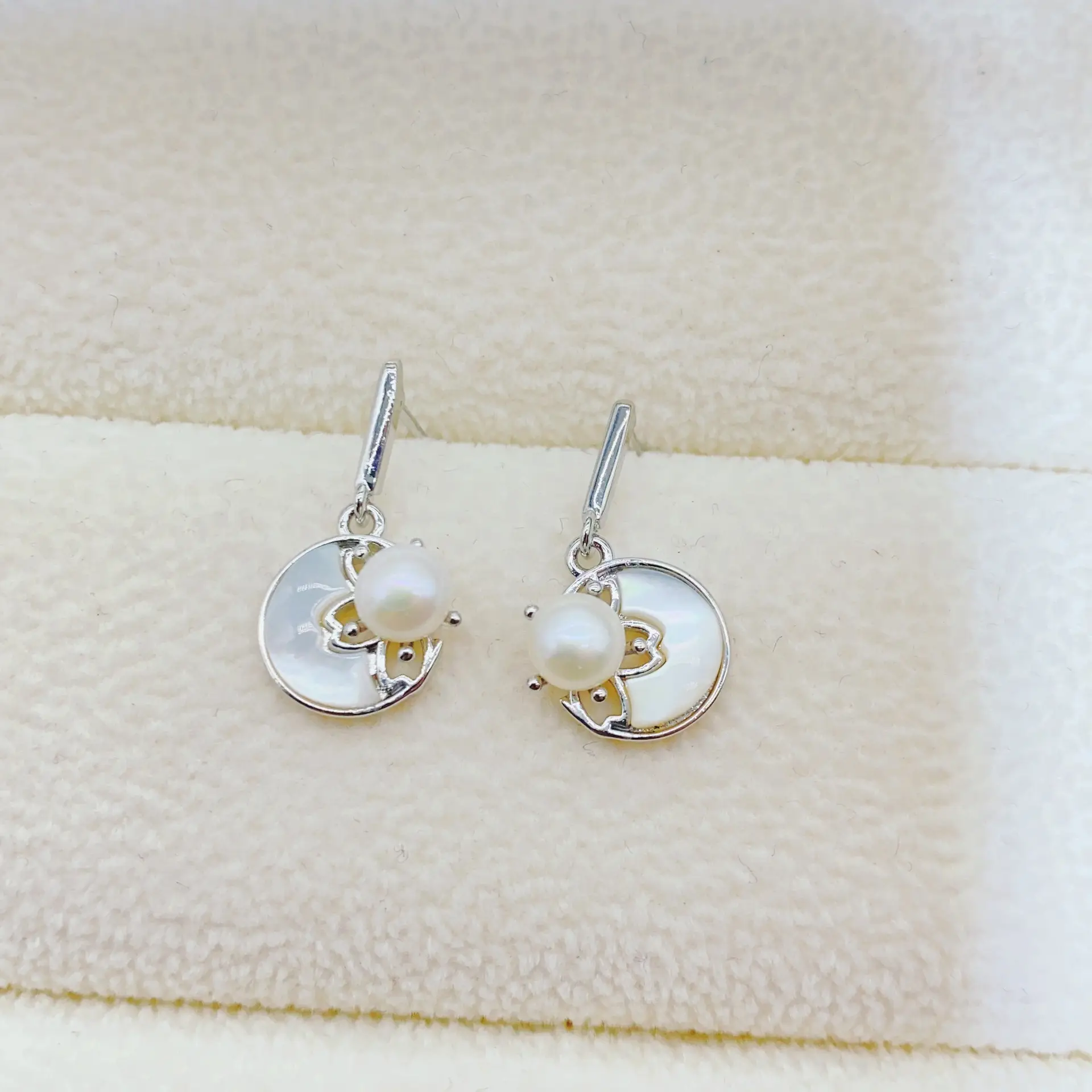 Gold Plated Pearl & Crown Necklace with Chain — feature 13