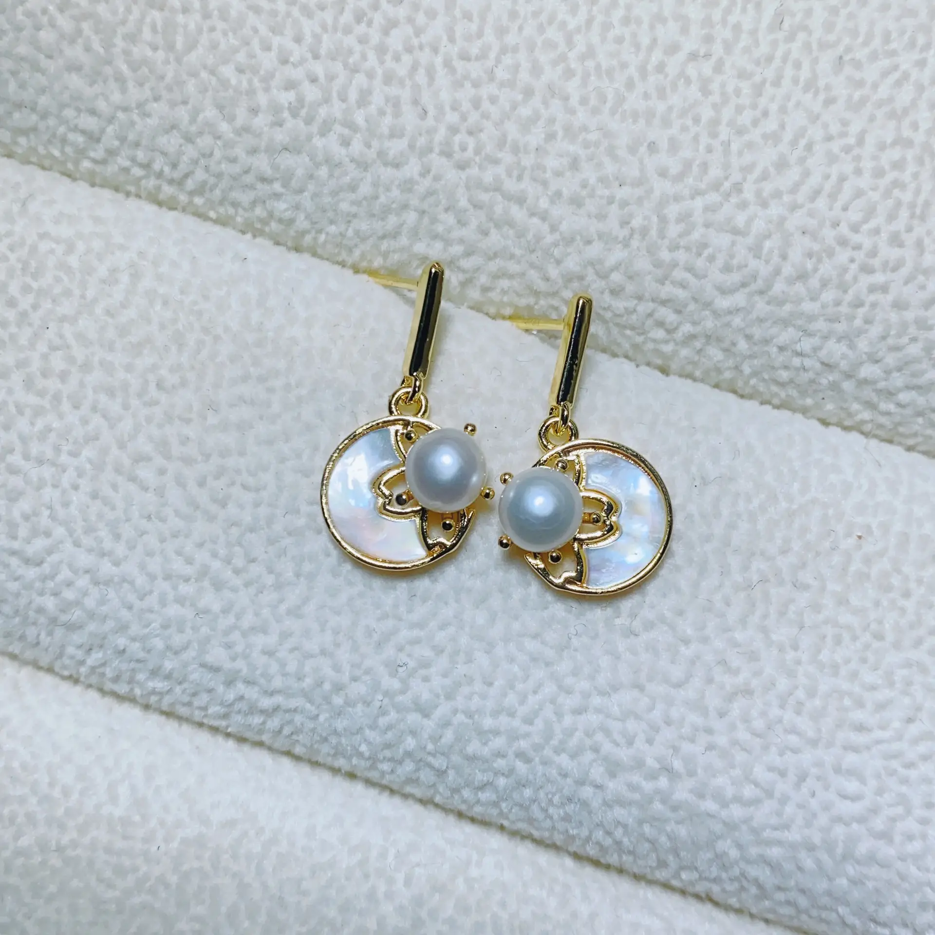 Gold Plated Pearl & Crown Necklace with Chain — feature 17