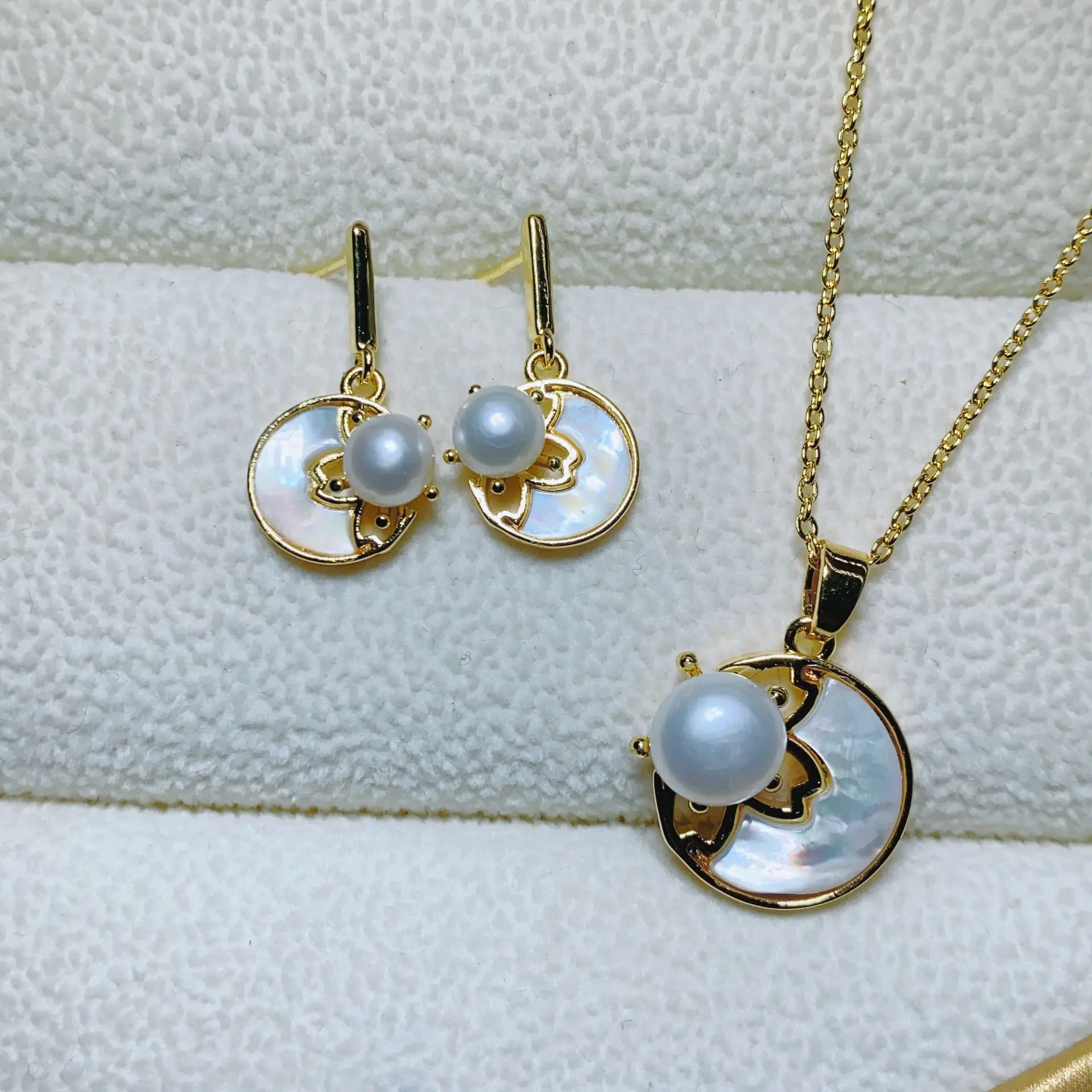 Gold Plated Pearl & Crown Necklace with Chain — feature 20