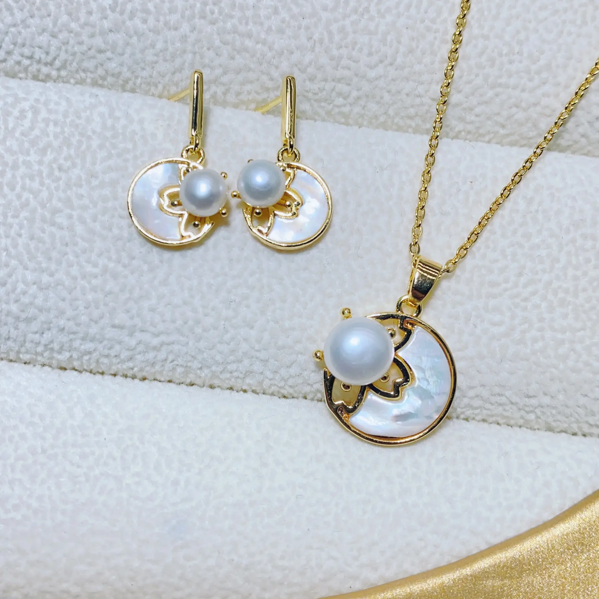 Gold Plated Pearl & Crown Necklace with Chain — feature 21