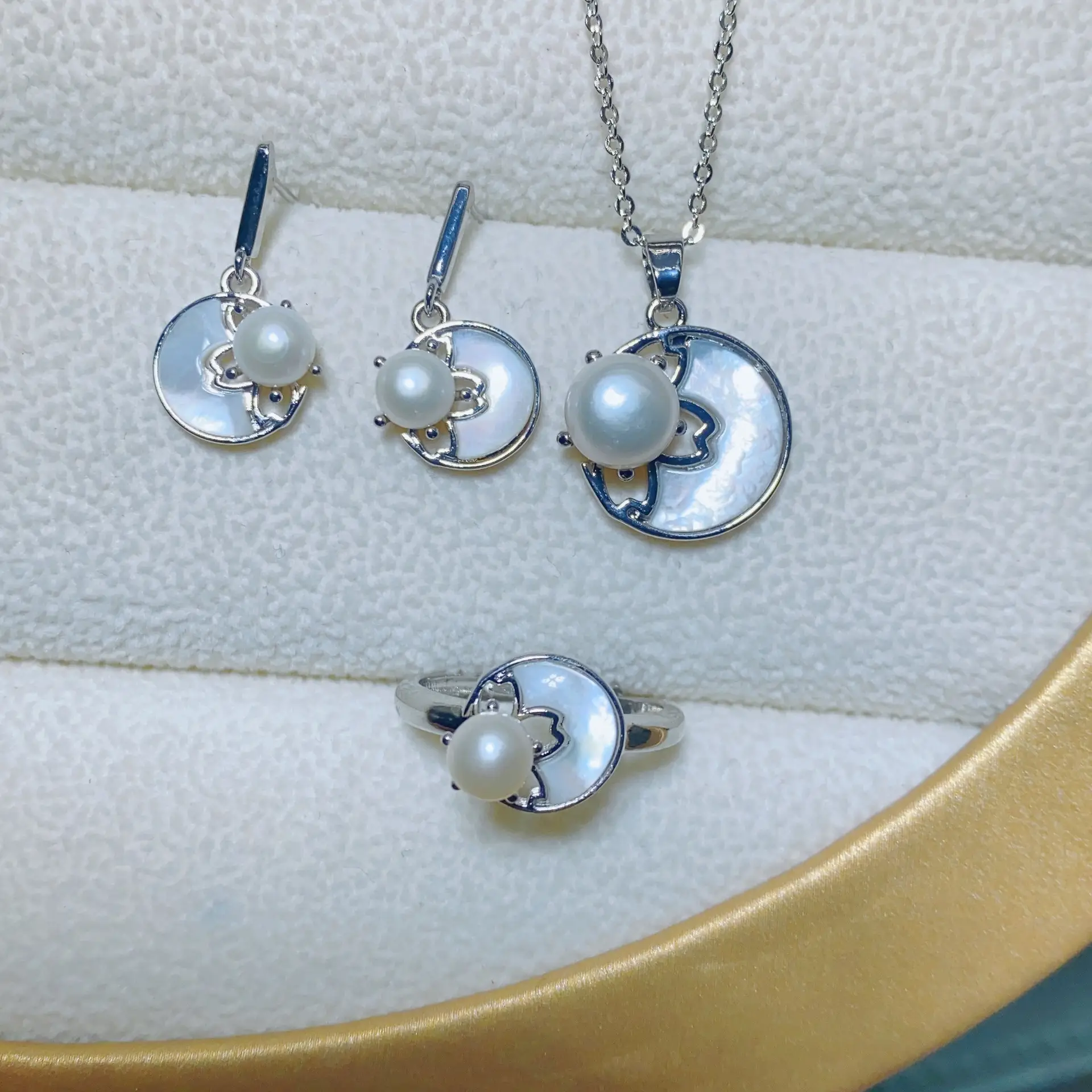 Gold Plated Pearl & Crown Necklace with Chain — feature 8