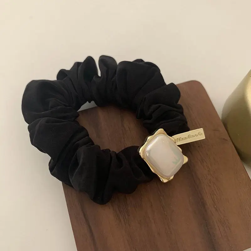 Black Heart Pearl Hair Scrunchie with Gold Plated Design — feature 8