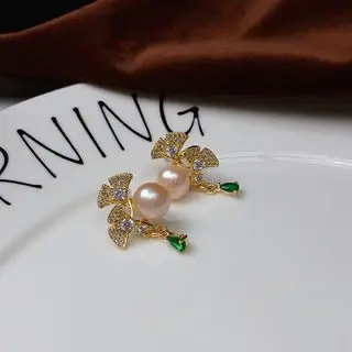 Ginkgo Leaf Pearl Earrings Gold Plated 8-9mm