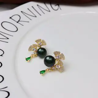 Ginkgo Leaf Pearl Earrings Gold Plated 8-9mm