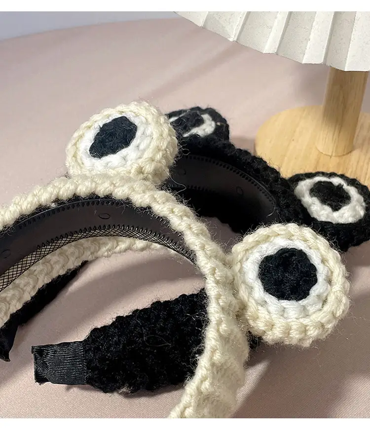 Frog Headband with Big Eyes Wool Knitted Design — feature 4