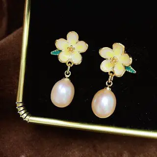 Flower Pearl Earrings for Women Elegant Fashion - Image 2