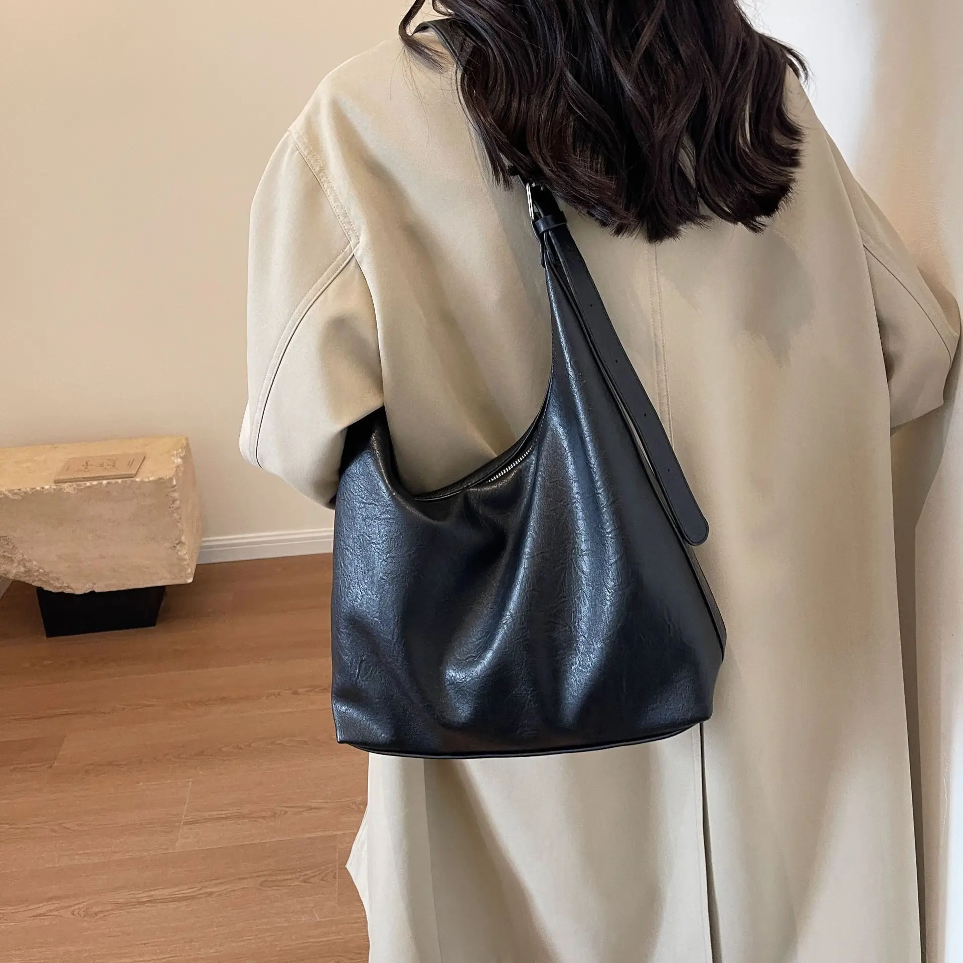 Women Retro Shoulder Messenger Bag Brown 2023 - Image 4