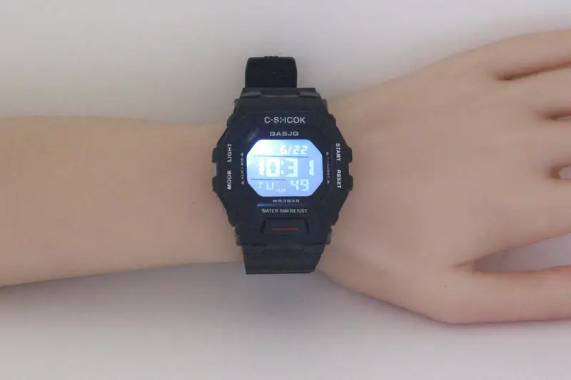 Green Digital Watch for Men 30m Waterproof — feature 9