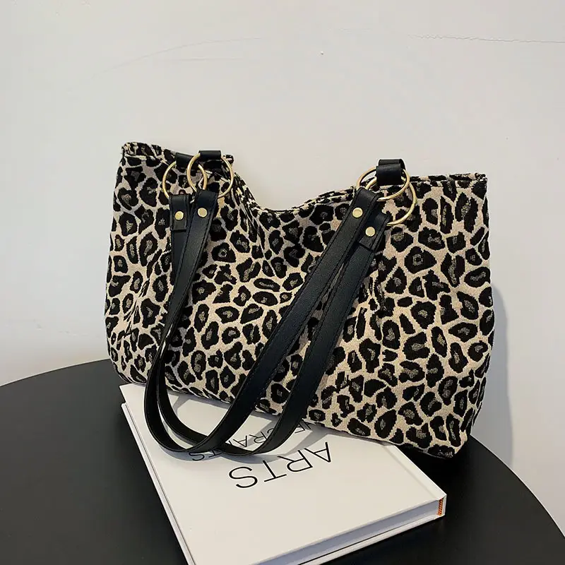 Leopard Print Large Capacity Women's Shoulder Bag - Image 4