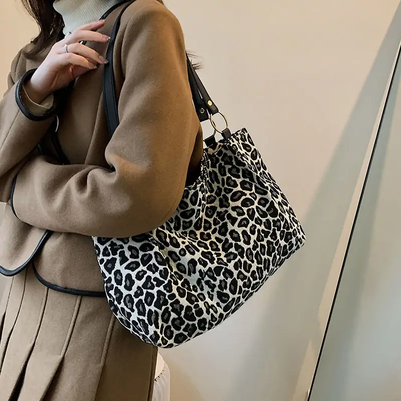 Leopard Print Large Capacity Women's Shoulder Bag - Image 5