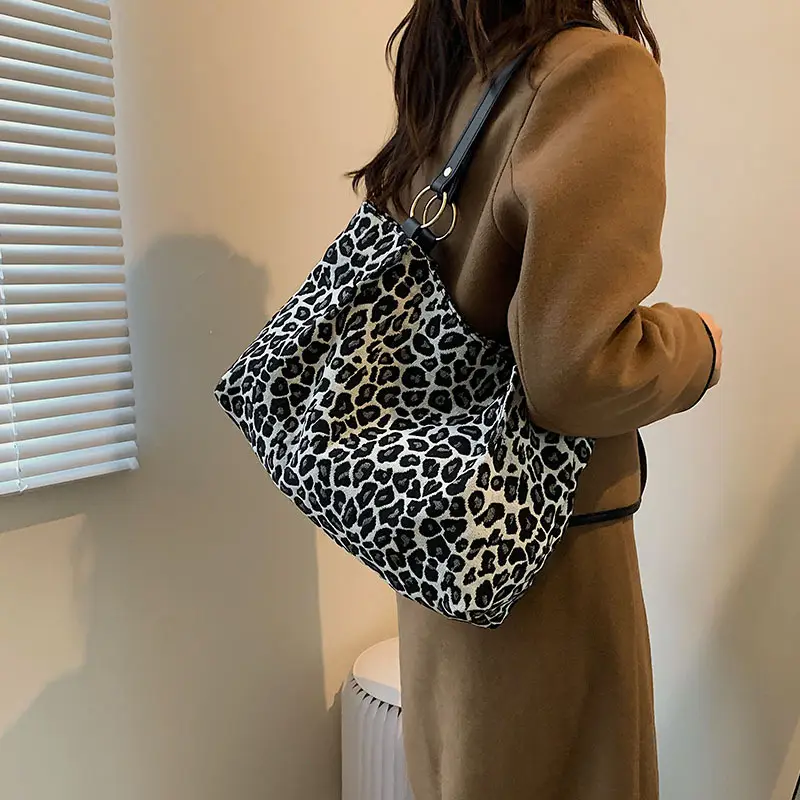 Leopard Print Large Capacity Women's Shoulder Bag - Image 6