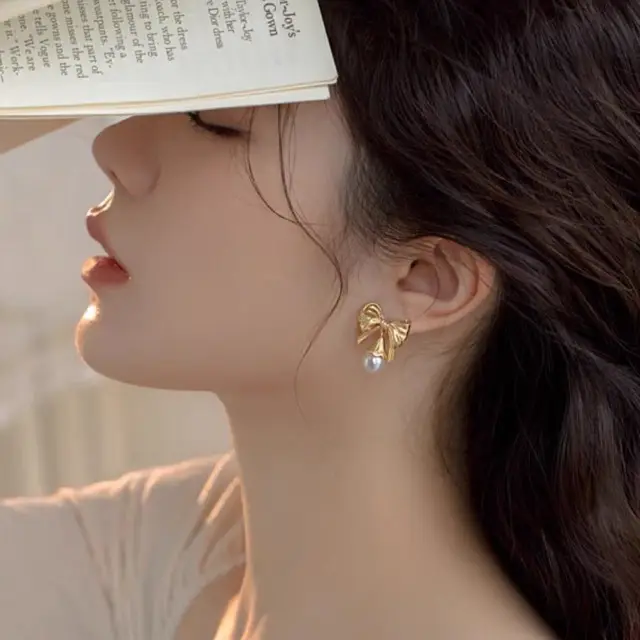 Golden Bow Pearl Earrings Vintage Elegant - Image 4