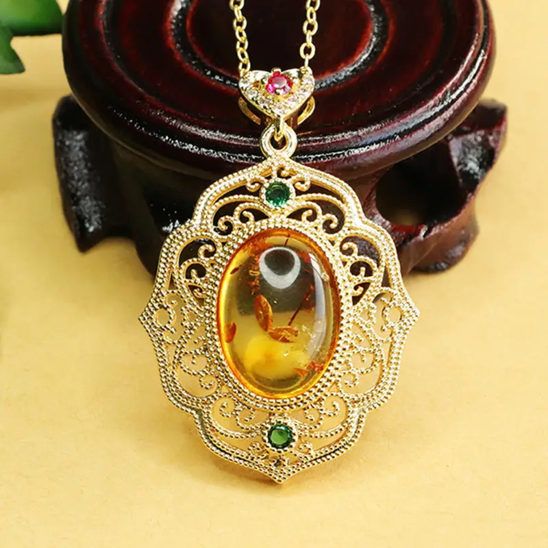 Vintage Gold Amber Pendant Necklace for Women — feature 7