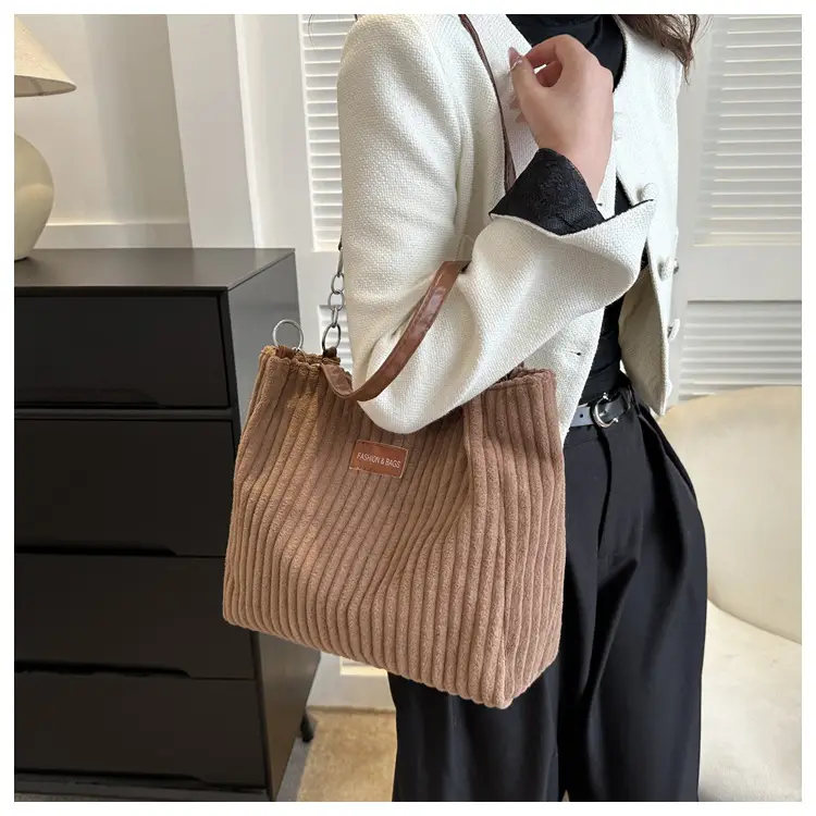 White Velvet Korean Style Shoulder Bag 2023 Winter — feature 19