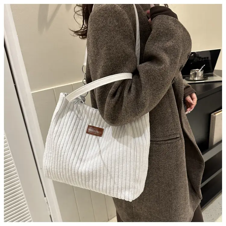 White Velvet Korean Style Shoulder Bag 2023 Winter — feature 23