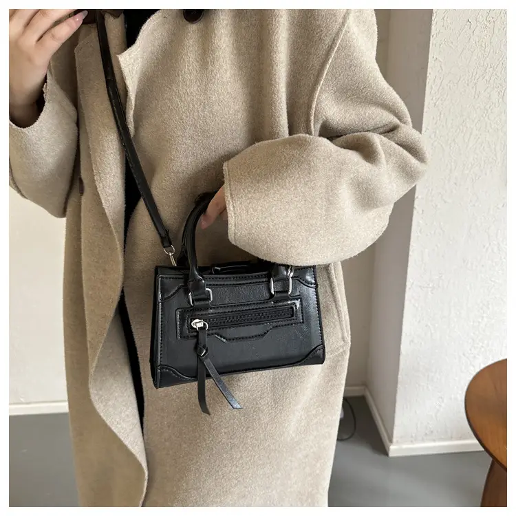 Women's Brown Leather Shoulder Messenger Bag Winter 2023 — feature 11