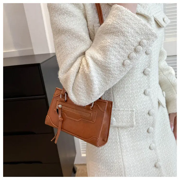 Women's Brown Leather Shoulder Messenger Bag Winter 2023 — feature 15