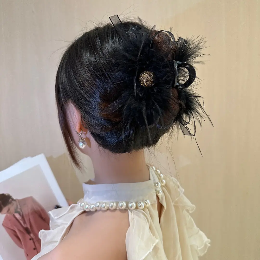Feather Bow Hairpin with Pearl Earrings & Necklace - Image 4