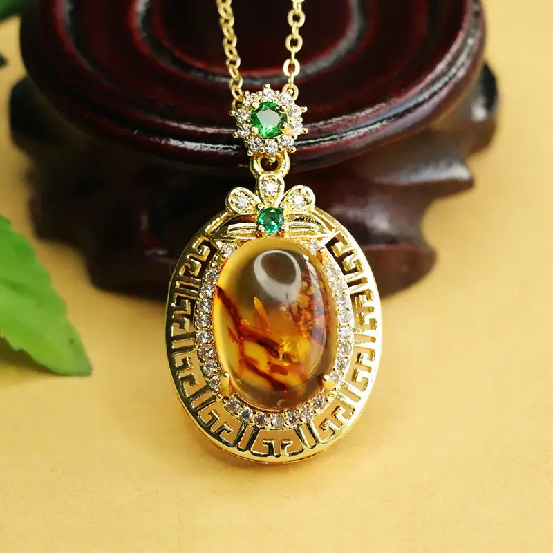 Aiyu Natural Amber Pendant Necklace Ethnic Gold — feature 1