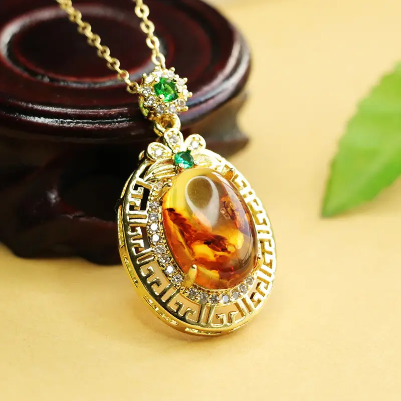 Aiyu Natural Amber Pendant Necklace Ethnic Gold — feature 5