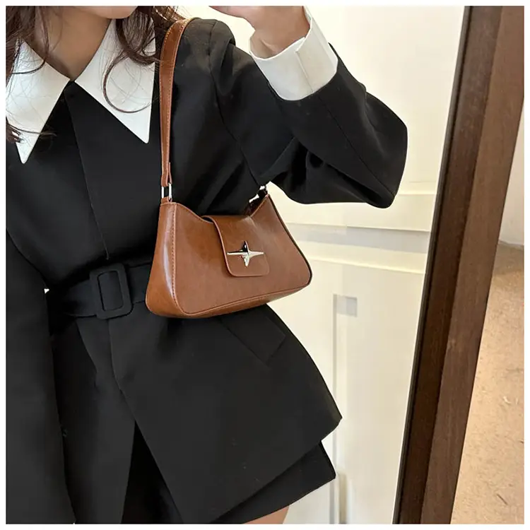 Black Star Logo Women's Shoulder Bag — feature 9