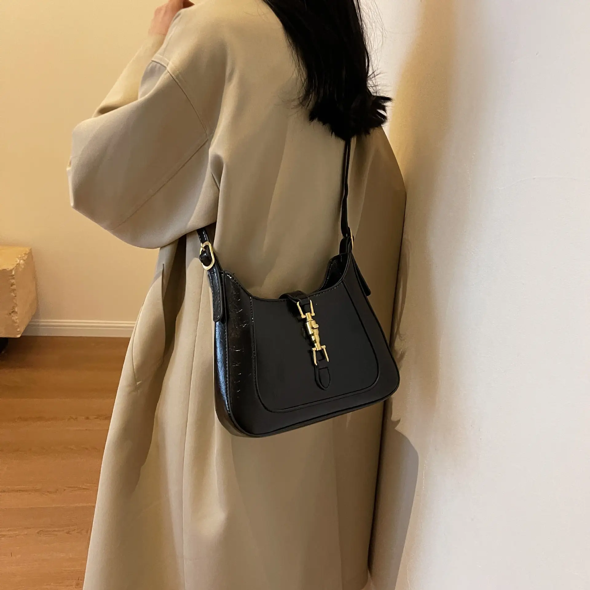 Women's Brown Leather Shoulder Bag 2023 Winter New Arrival - Image 3