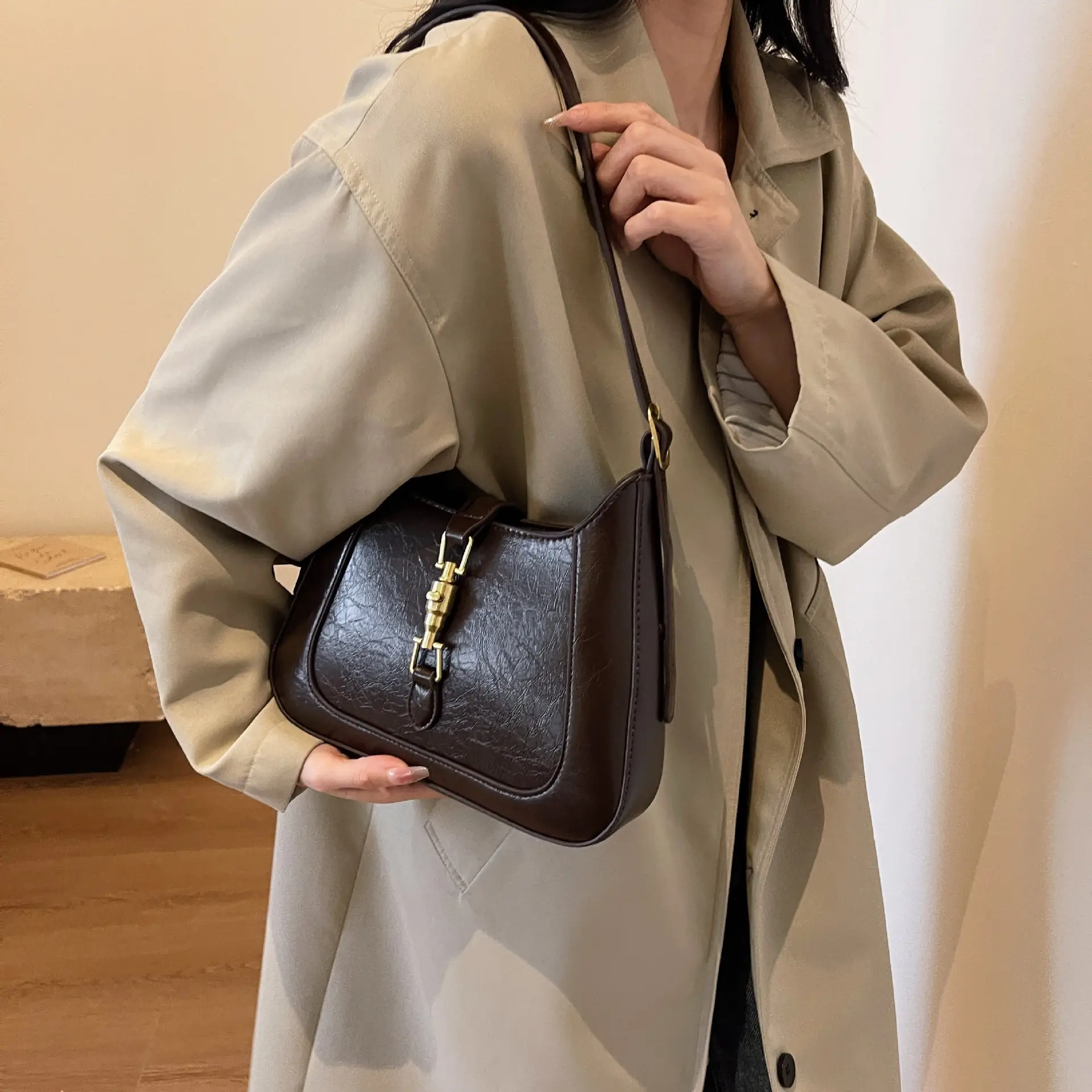 Women's Brown Leather Shoulder Bag 2023 Winter New Arrival - Image 4