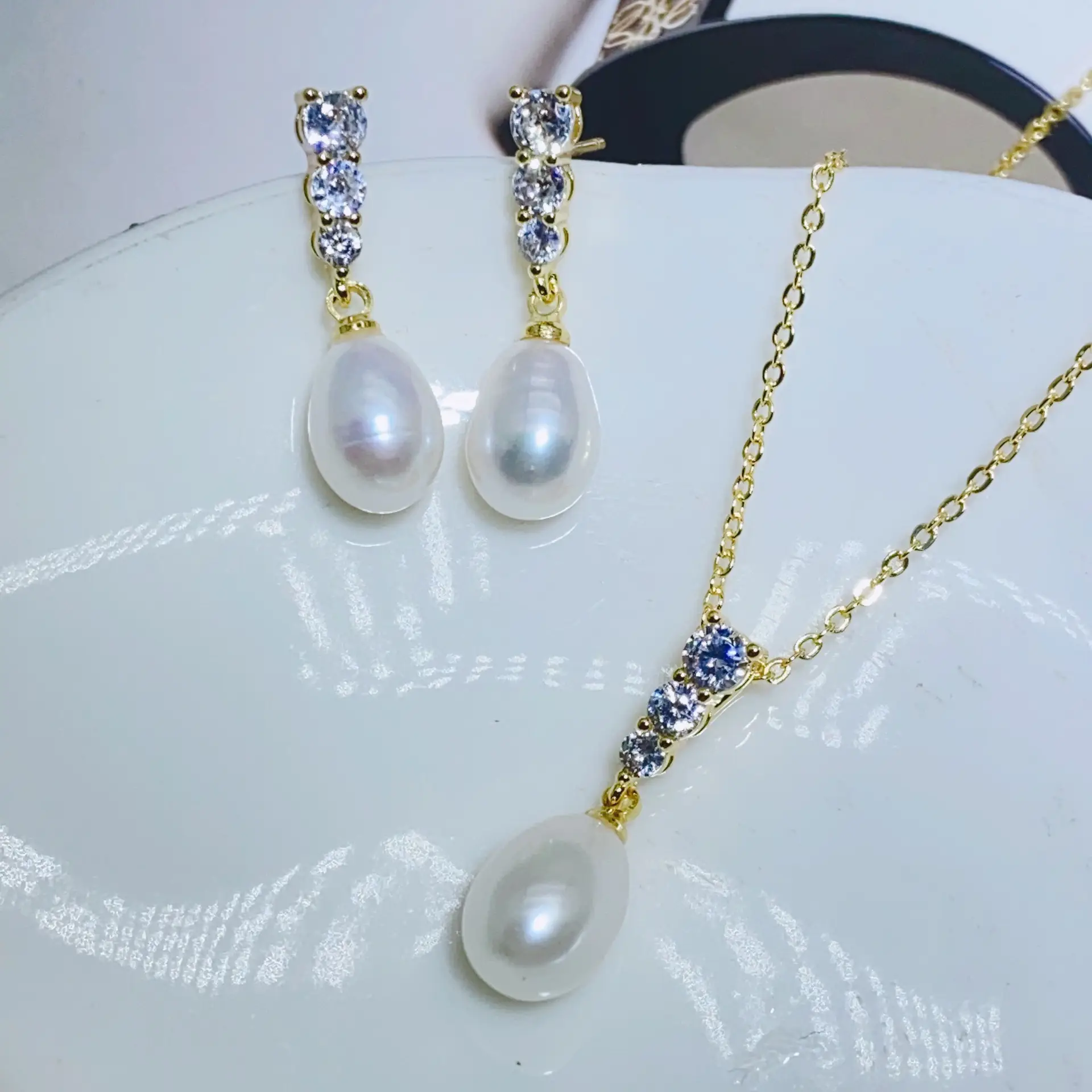 Natural Pearl Earrings Women's Retro Hepburn Style — feature 9