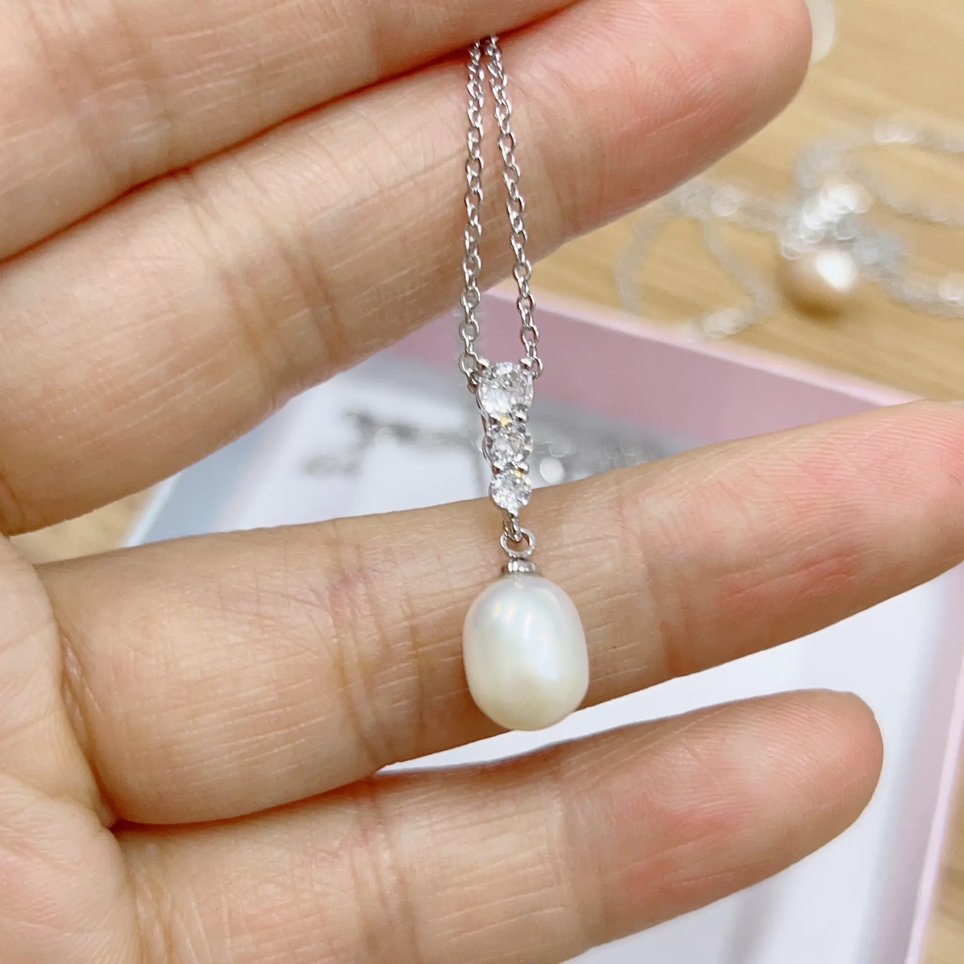 Natural Pearl Earrings Women's Retro Hepburn Style - Image 6