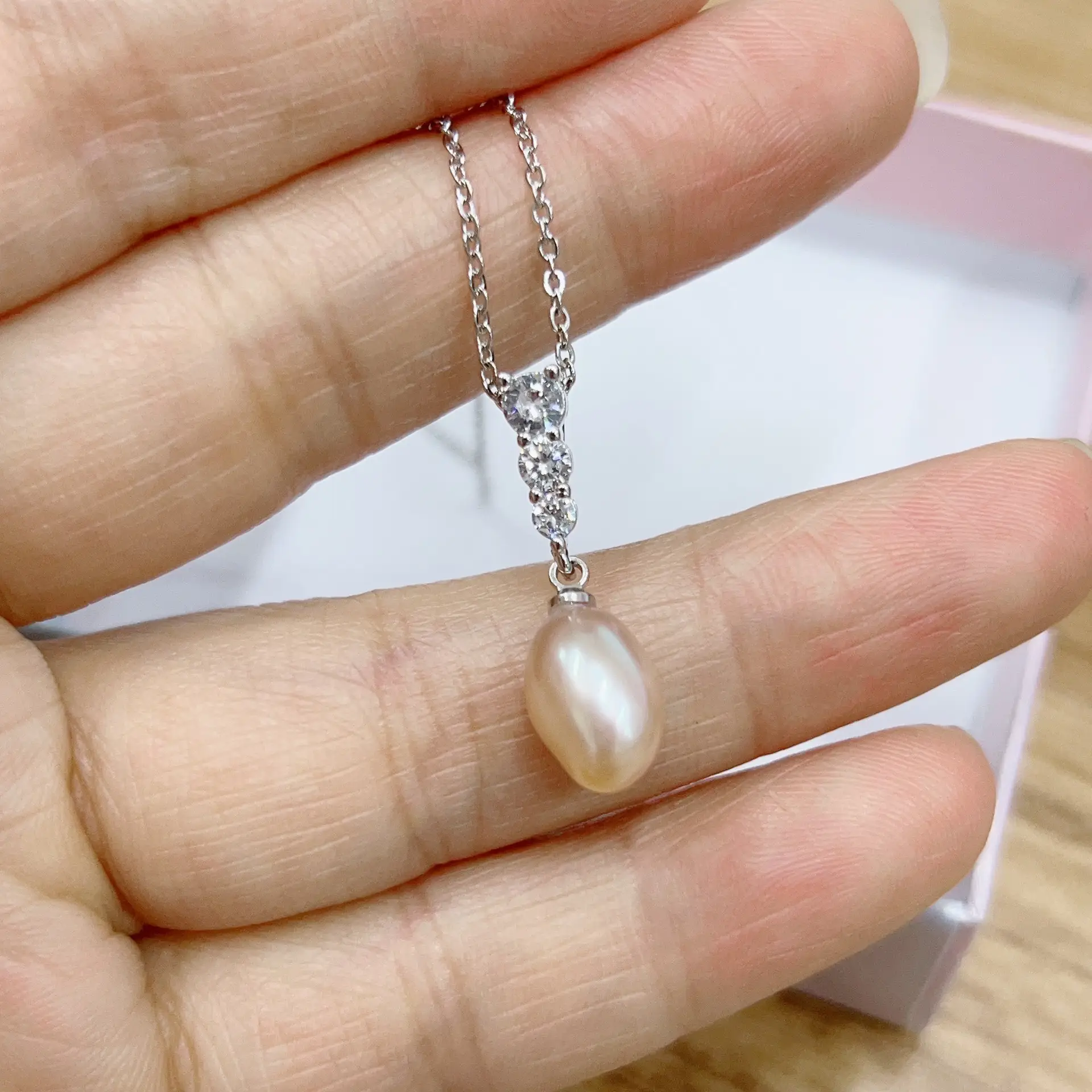 Natural Pearl Earrings Women's Retro Hepburn Style - Image 7