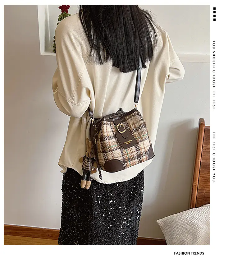 Plaid Woolen Crossbody Bag for Women Winter 2023 — feature 2