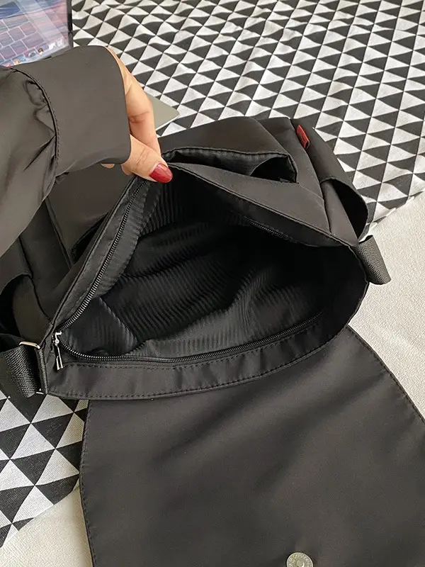 Black Japanese Messenger Bag for Men Women - Image 3