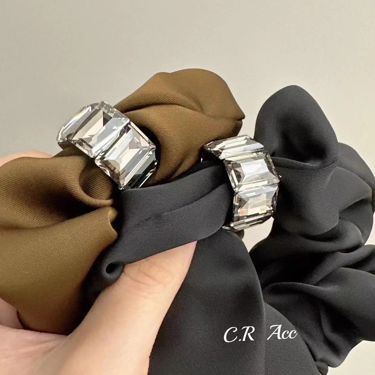 New South Korea Imported Satin Hair Band with French Retro Metal Design — feature 2