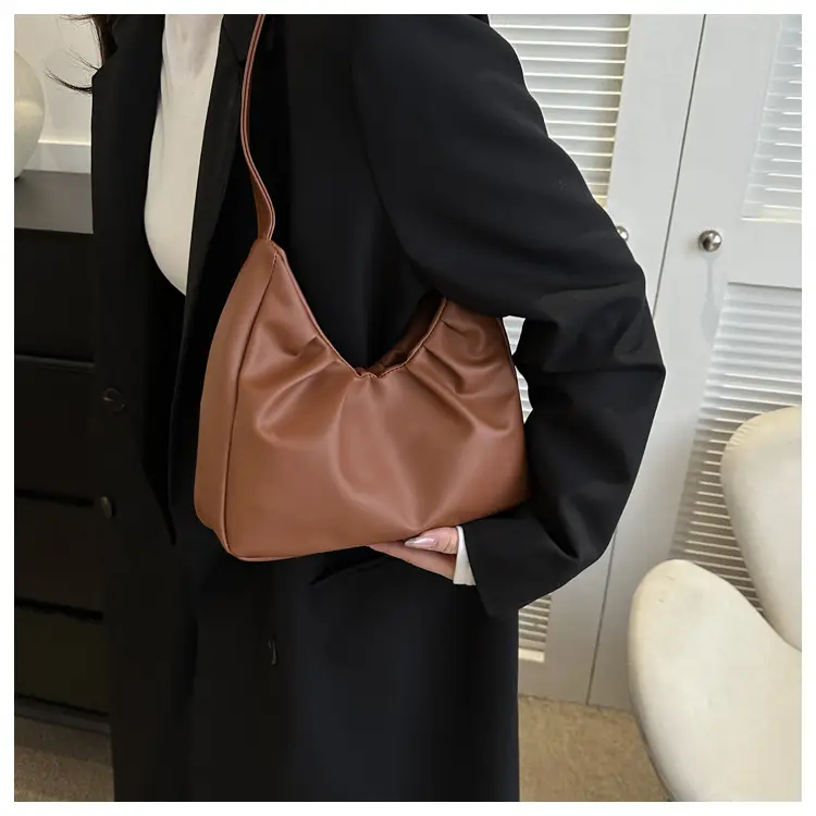 Black Retro Crossbody Bag for Women 2023 — feature 12