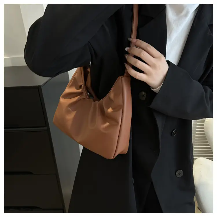 Black Retro Crossbody Bag for Women 2023 — feature 15