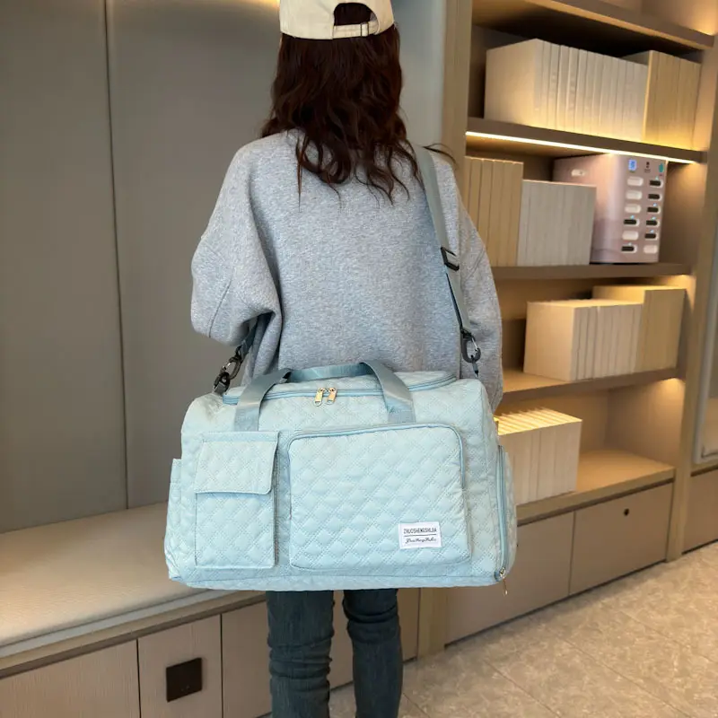 White Quilted Cross-Body Travel Bag Large Capacity - Image 19